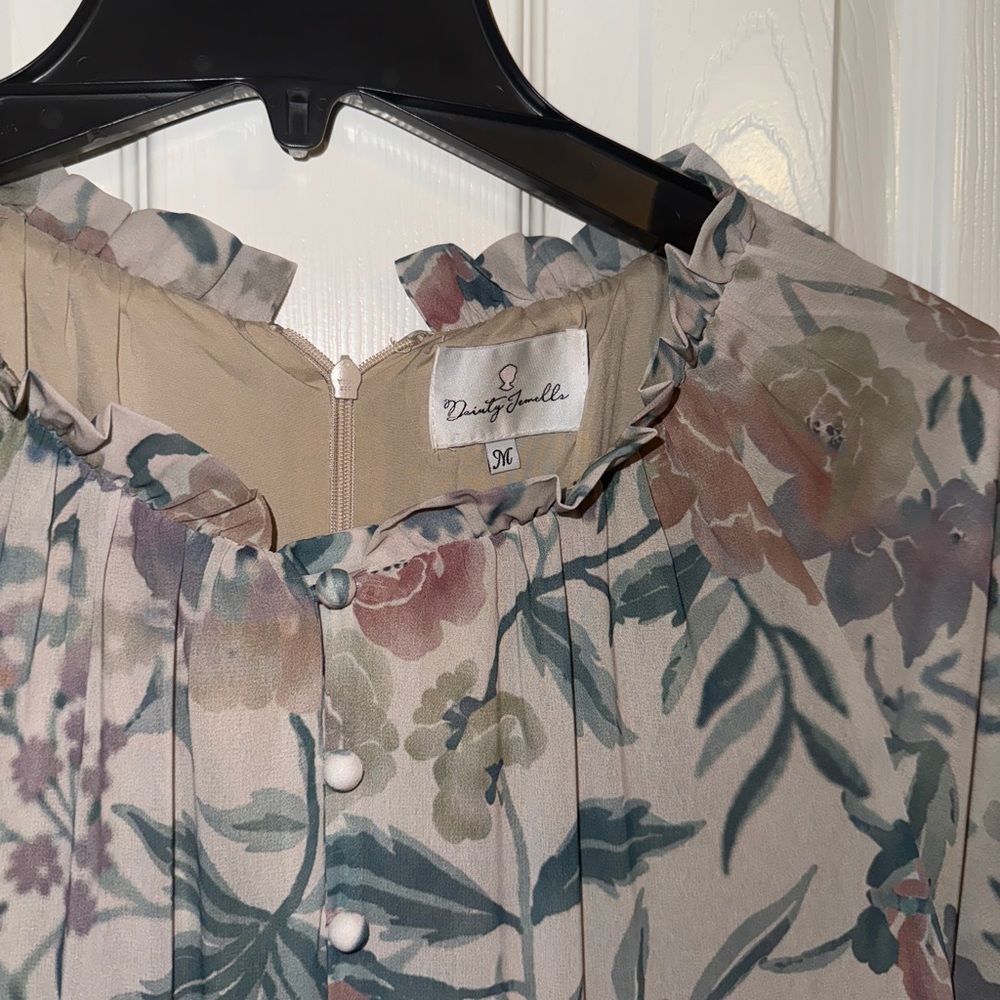 Dainty Jewells Pastel Floral Long Sleeve Dress
Wore only twice - Picture 3 of 8